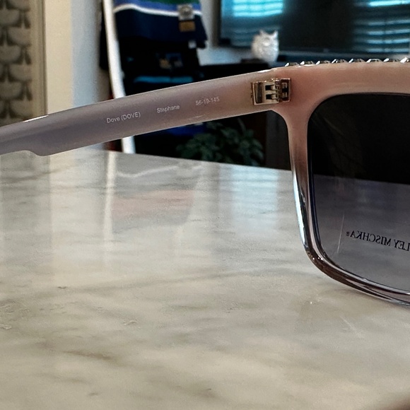 BRAND NEW Badgley Mischka Stephane Sunglasses Dove main image 9